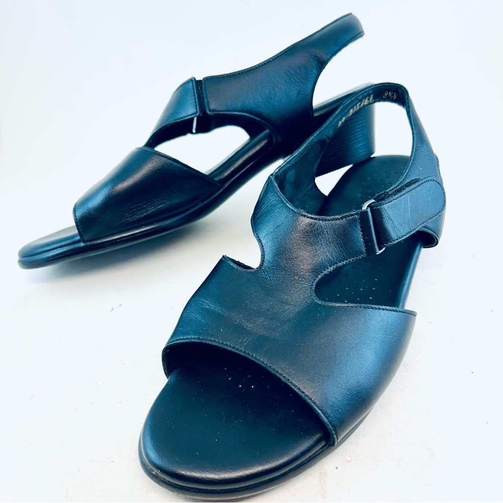 SAS Black Leather Suntimer Slingbacks Sandals, size 8.5 W WIDE